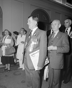 882443 Afbeelding van de ontvangst van de veteranen van het Reconnaissance Regiment van de 49th West Riding Division ...